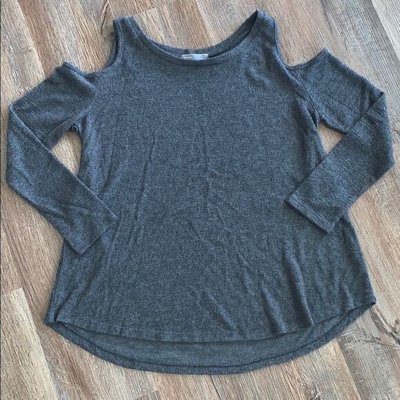Cherish Cozy Gray Cold Shoulder Top L - Picture 2 of 6